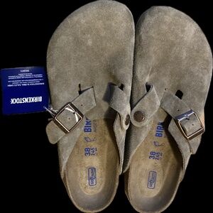 NWT ﻿Birkenstock Boston Suede Clogs Taupe